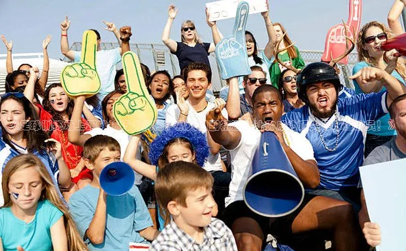 球速体育入口蓝色光标《足球训练场上踢球技巧大揭秘！从入门到精通，让你成为顶尖足球运动员！》